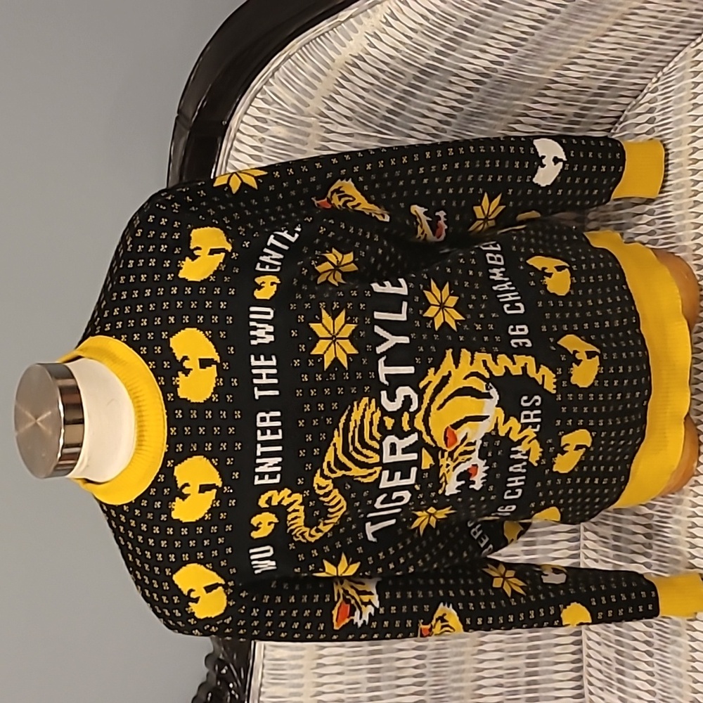 🔴 Wu-Tang Sweater Size 2XL Hulu x WuTang Collab Xmas Christmas Ghostface Killah